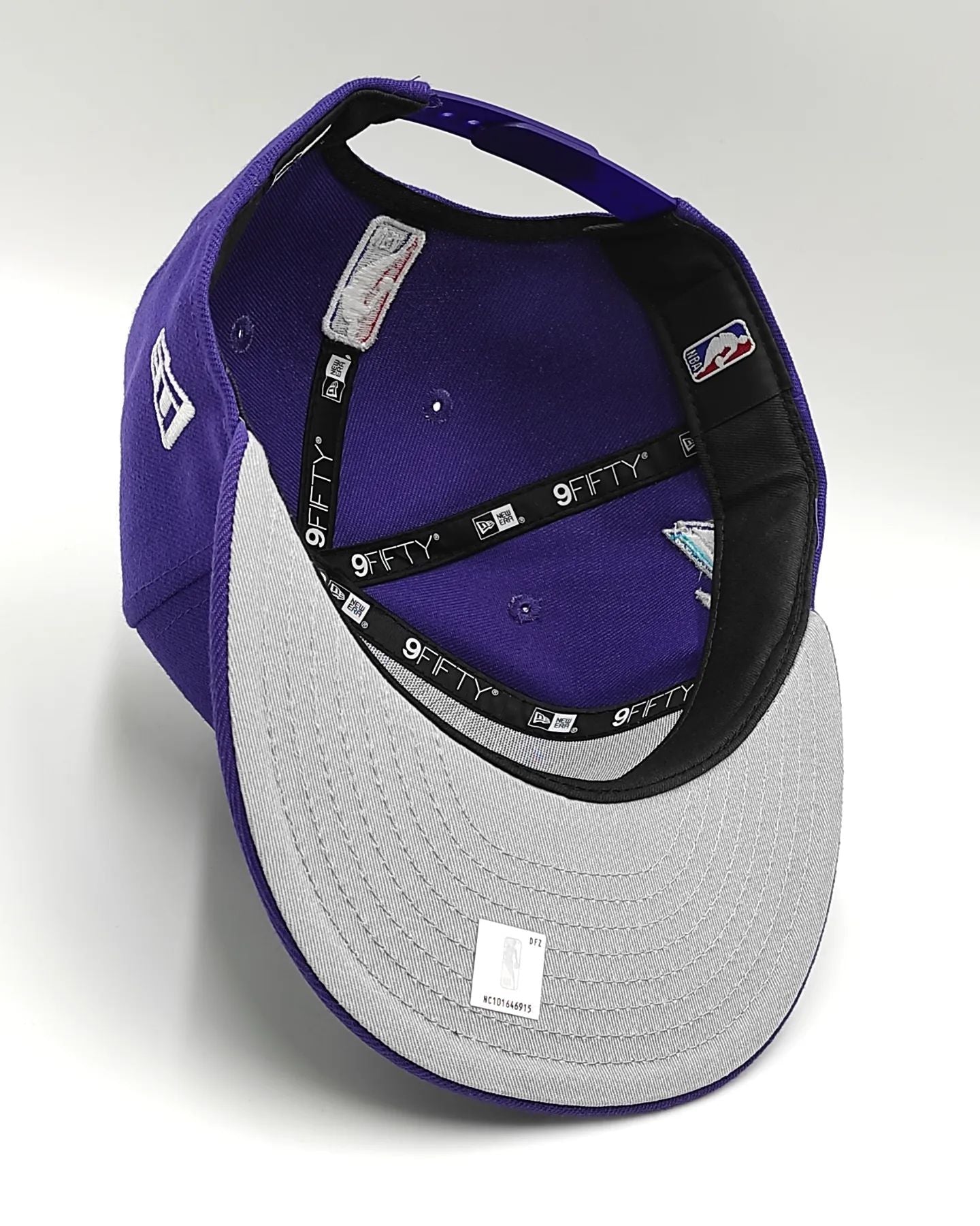Gorra snapback 9Fifty New Era Charlotte Hornets Morada, colección jersey