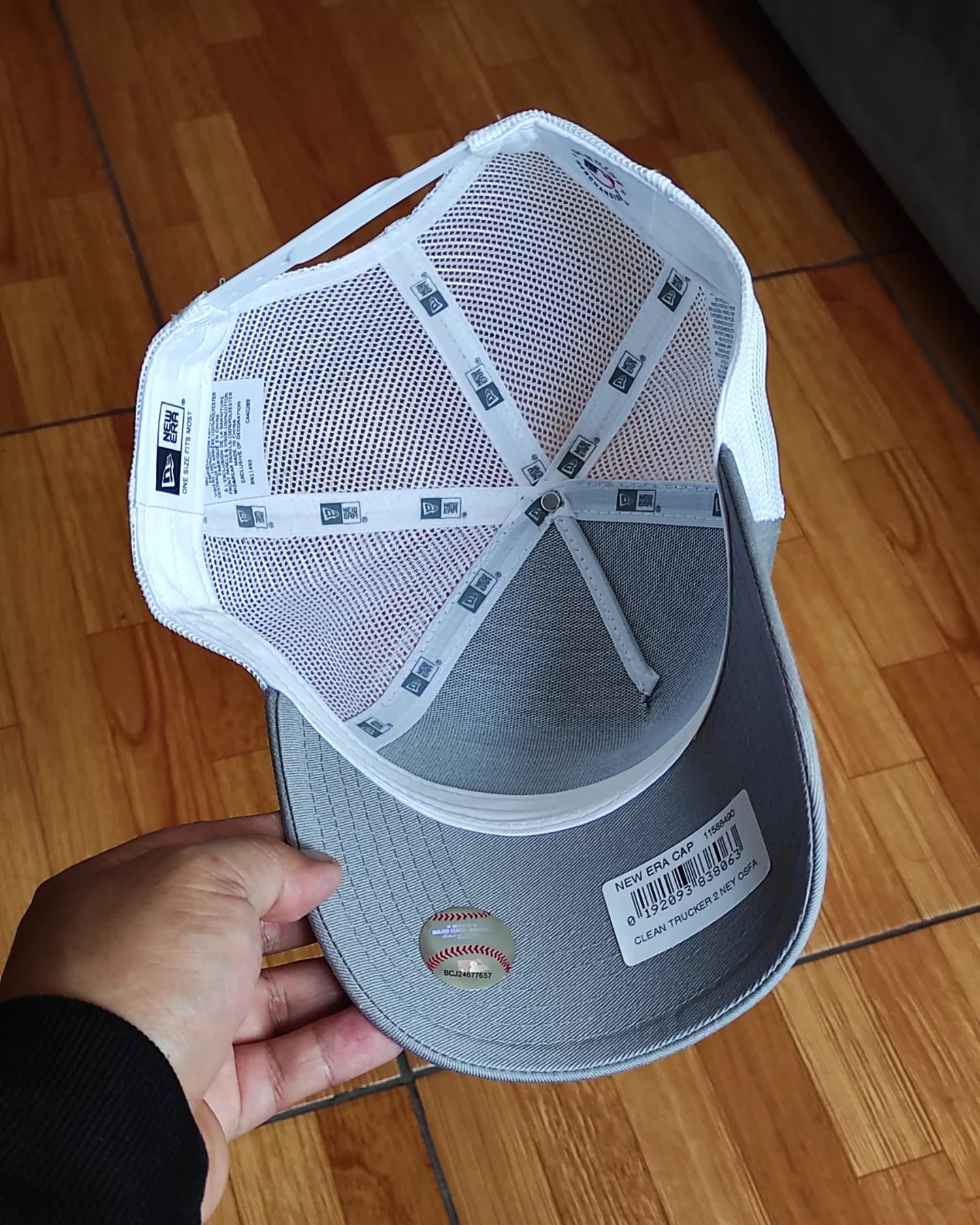 New Era Gorra trucker con visera ploma y panel blanco de los New York Yankees