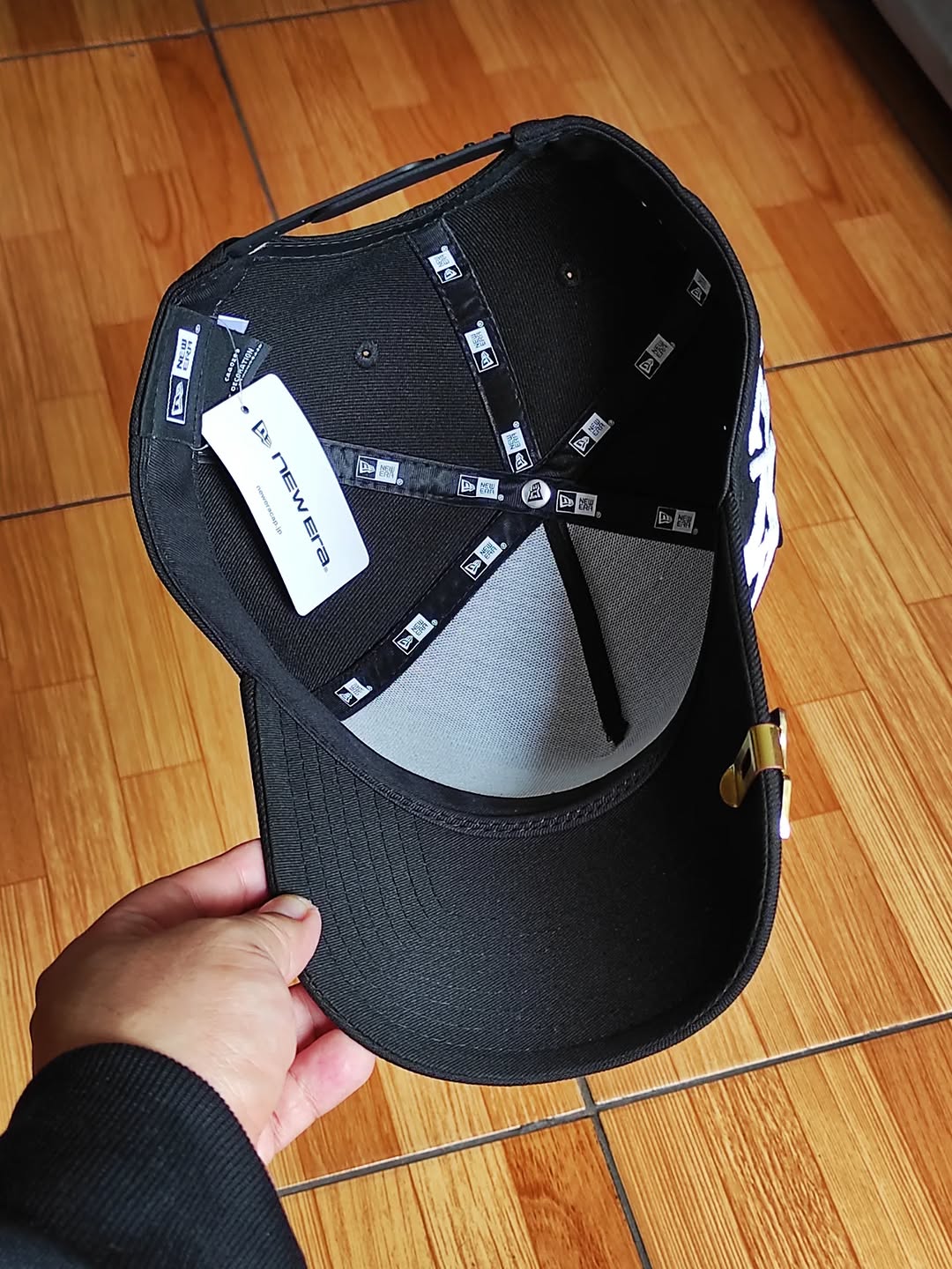 Gorra New Era Essential negra 9Forty A-Frame