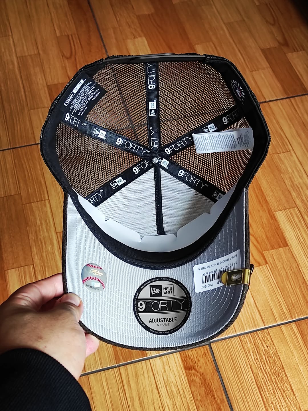 Gorra trucker de New Era de los New York Yankees con visera de pana y cierre ajustable.