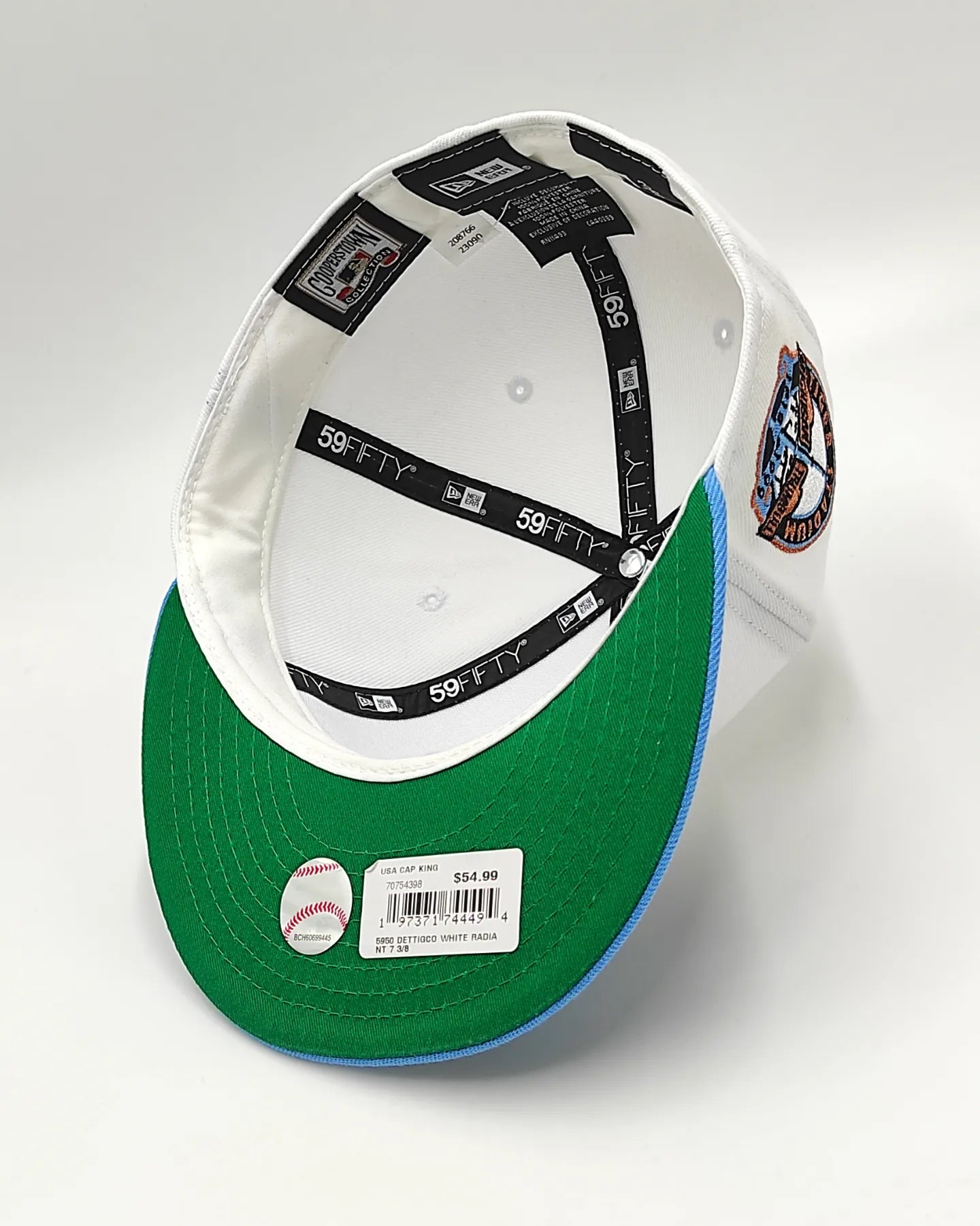 Gorra New Era 59FIFTY Blanca y Azul Radiante con Botón Verde de los Tigres del Día Inaugural
