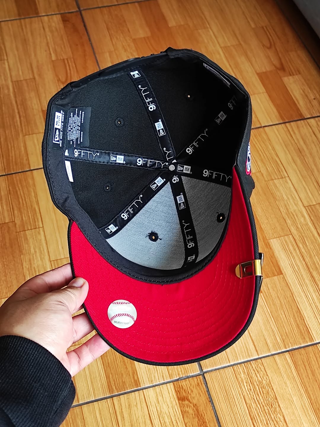 Gorra SNAPBACK 9FIFTY New Era New York Yankees Subway Series negra y roja