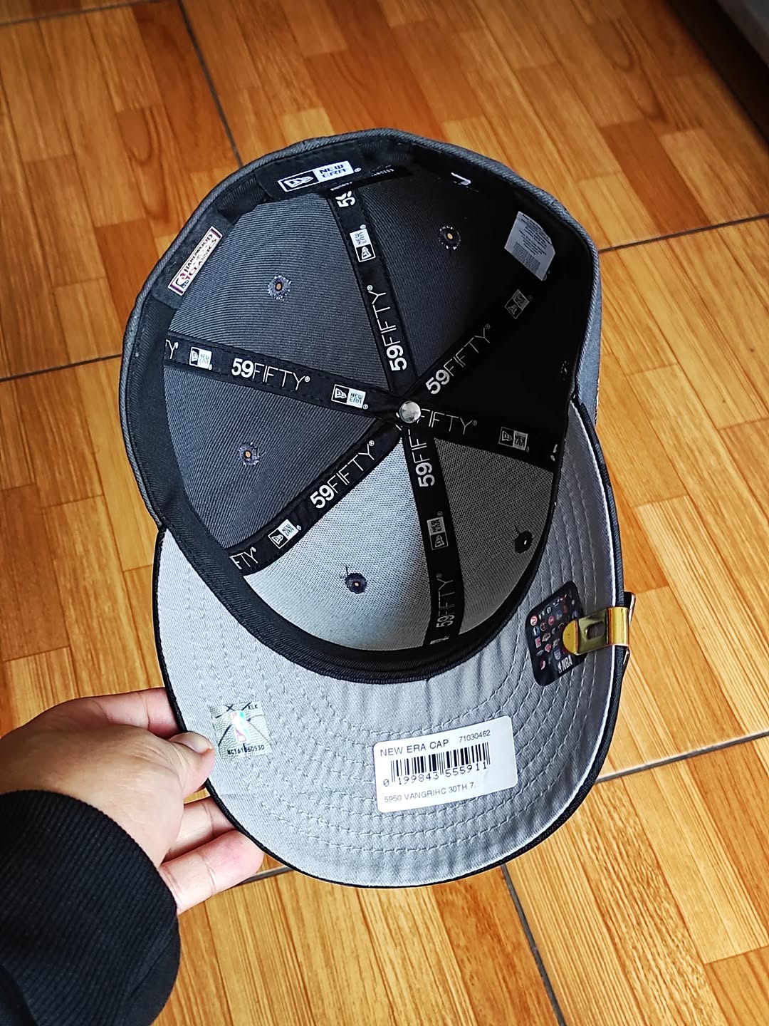 Gorra ajustada 59Fifty New Era Vancouver Grizzlies 30 Temporadas Gris Oscuro Edición Que Brilla En La Oscuridad