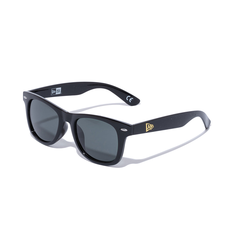 NewEra Wellington sunglasses with square lenses, shiny black frame and grey-green lenses