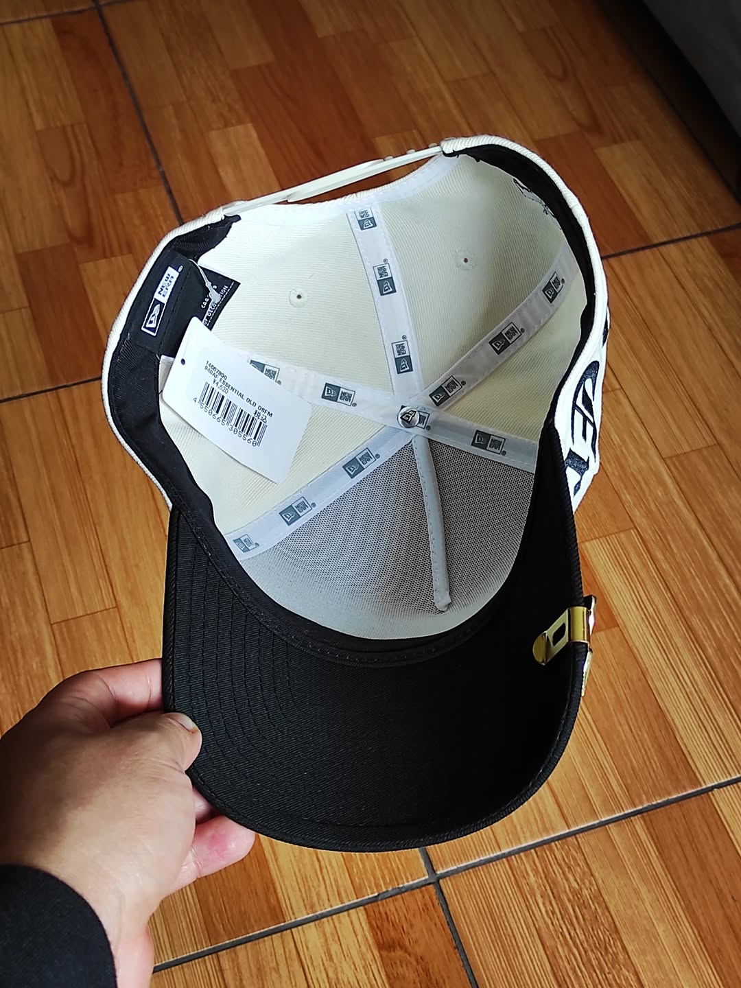 Gorra New Era Japan🇯🇵 Essential Ajustable A-frame negra cromada