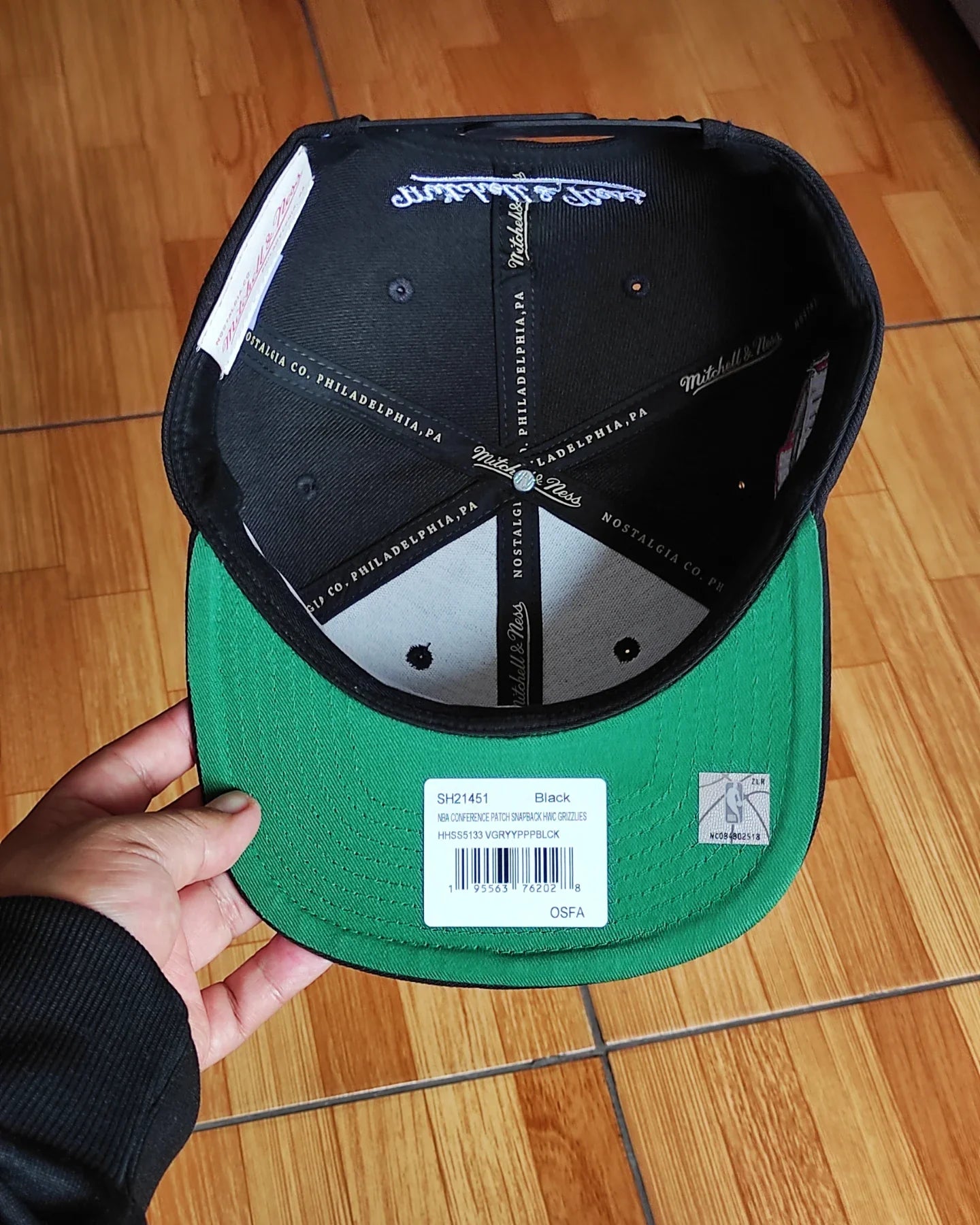 Gorra Mitchell and Ness Vancouver Grizzlies NBA wester NEGRA con cierre a presión