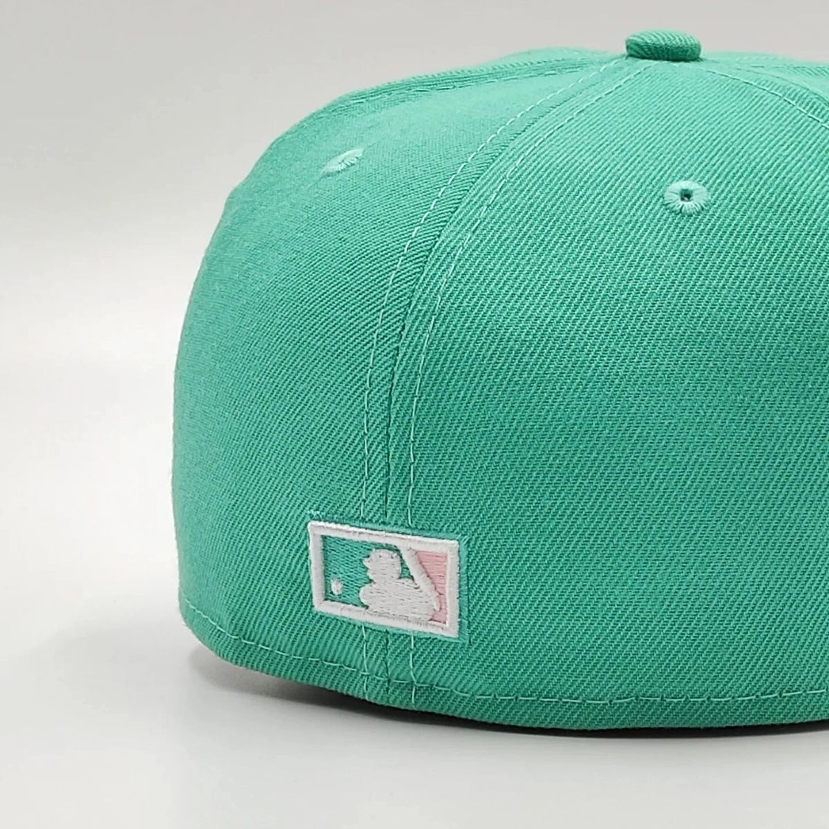 Gorra Ajustada New Era 59Fifty Exclusiva de los New York Yankees Campeones de la Serie Mundial de 1999 - Teal/Parte inferior rosa