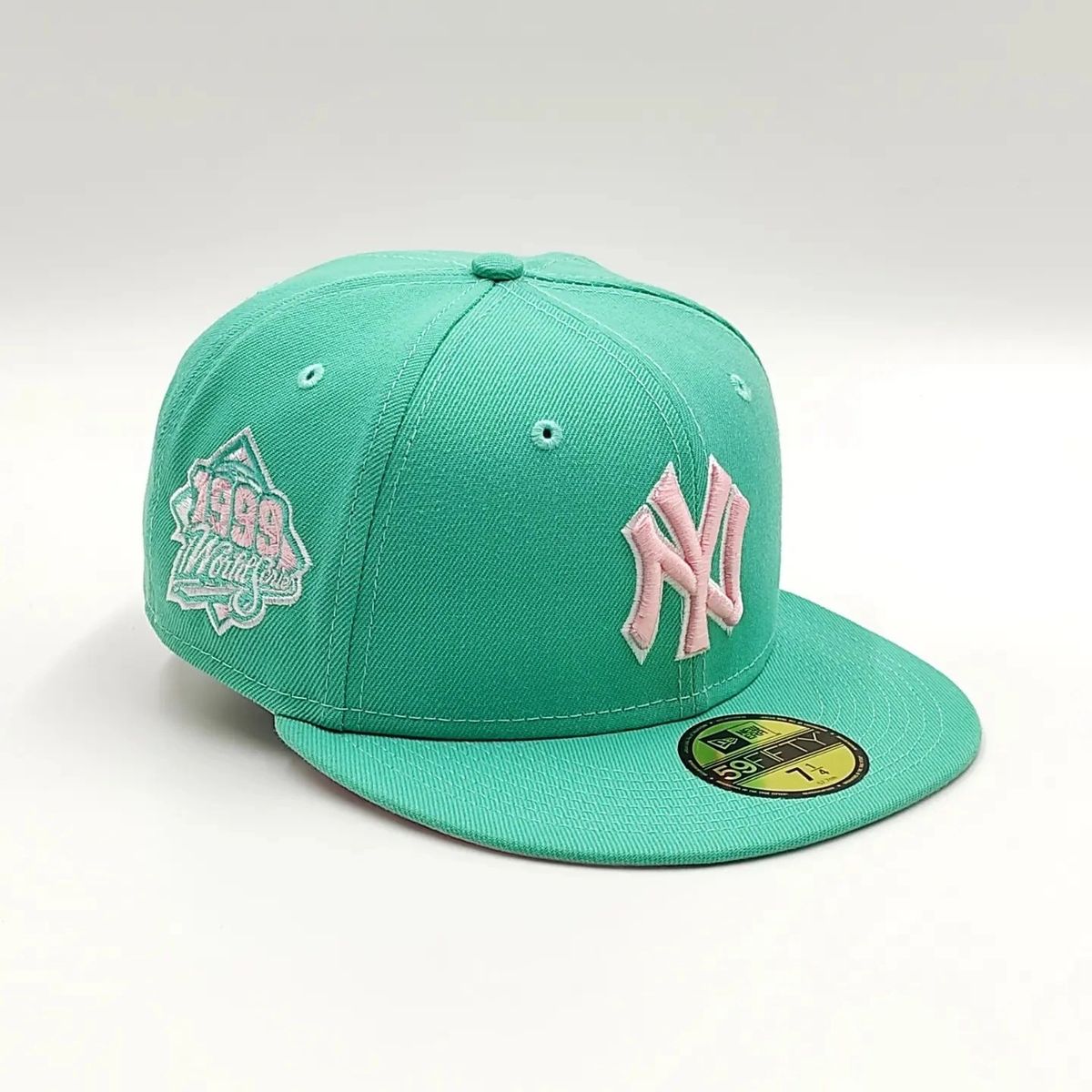 Gorra Ajustada New Era 59Fifty Exclusiva de los New York Yankees Campeones de la Serie Mundial de 1999 - Teal/Parte inferior rosa