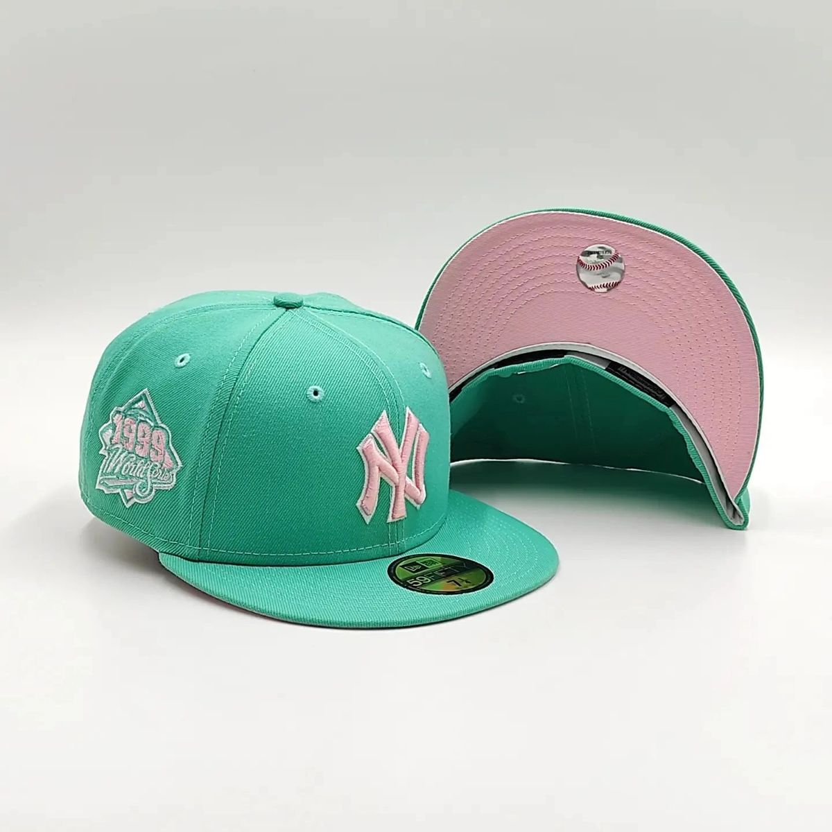 Gorra Ajustada New Era 59Fifty Exclusiva de los New York Yankees Campeones de la Serie Mundial de 1999 - Teal/Parte inferior rosa