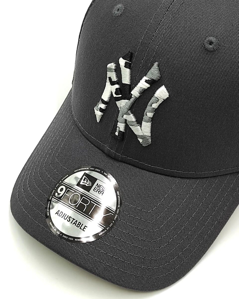 Gorra New Era camuflaje con logo New York Yankees