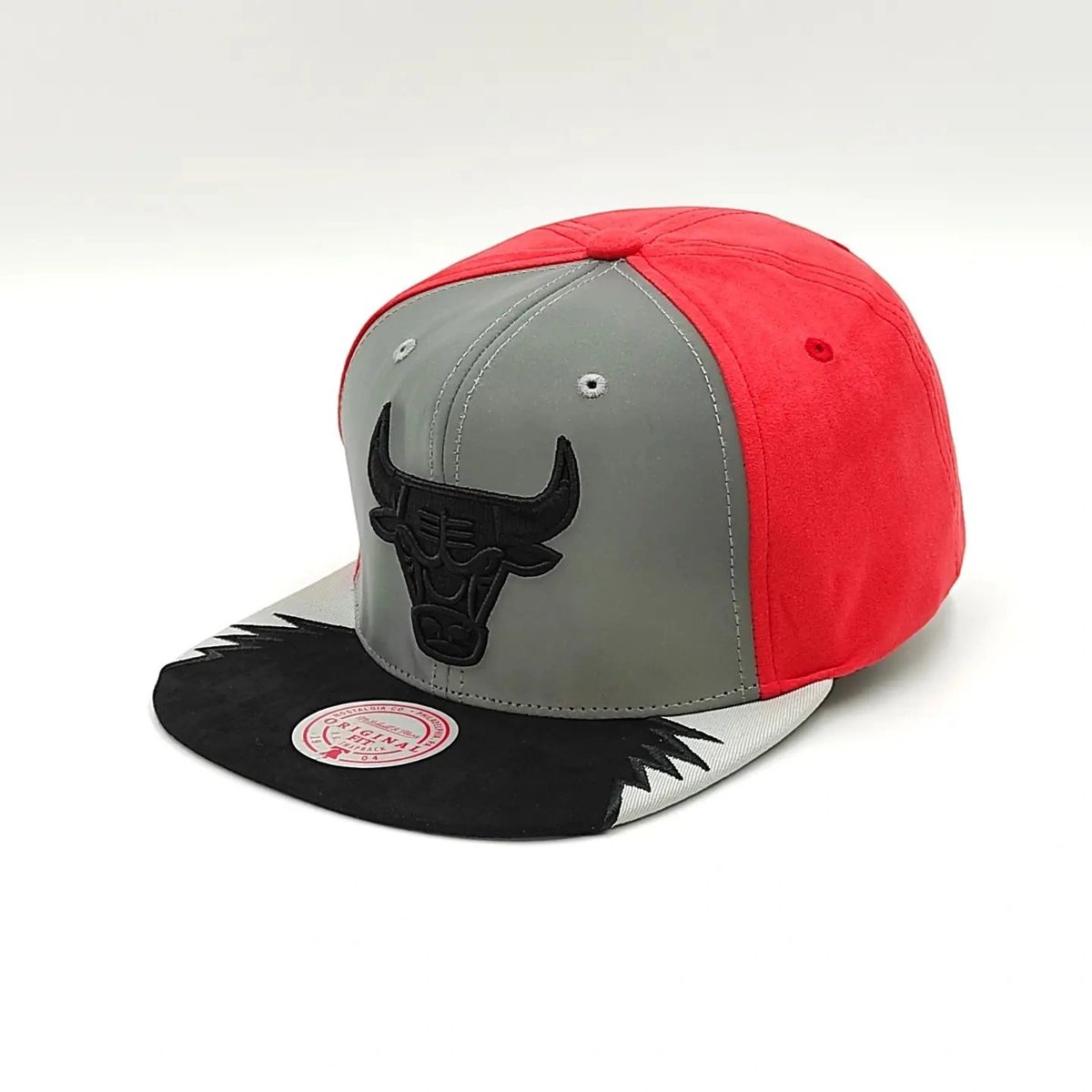 Gorra Snapback Chicago Bulls Exclusiva Mitchell & Ness AIR JORDAN DAY 5 – REFLECTIVA Gris/Negro/Melocotón