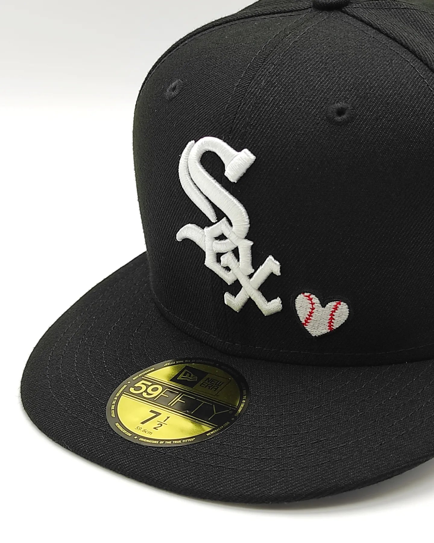 Gorra ajustada 59Fifty New Era Team Heart de los Chicago White Sox - Negra, blanca, roja