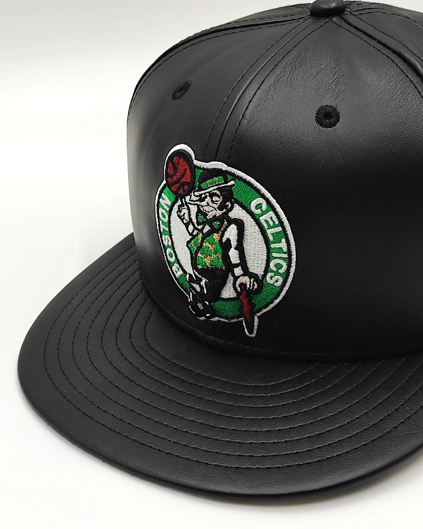 GORRA NEW ERA BOSTON CELTICS 59FIFTY VERDE, CUERO