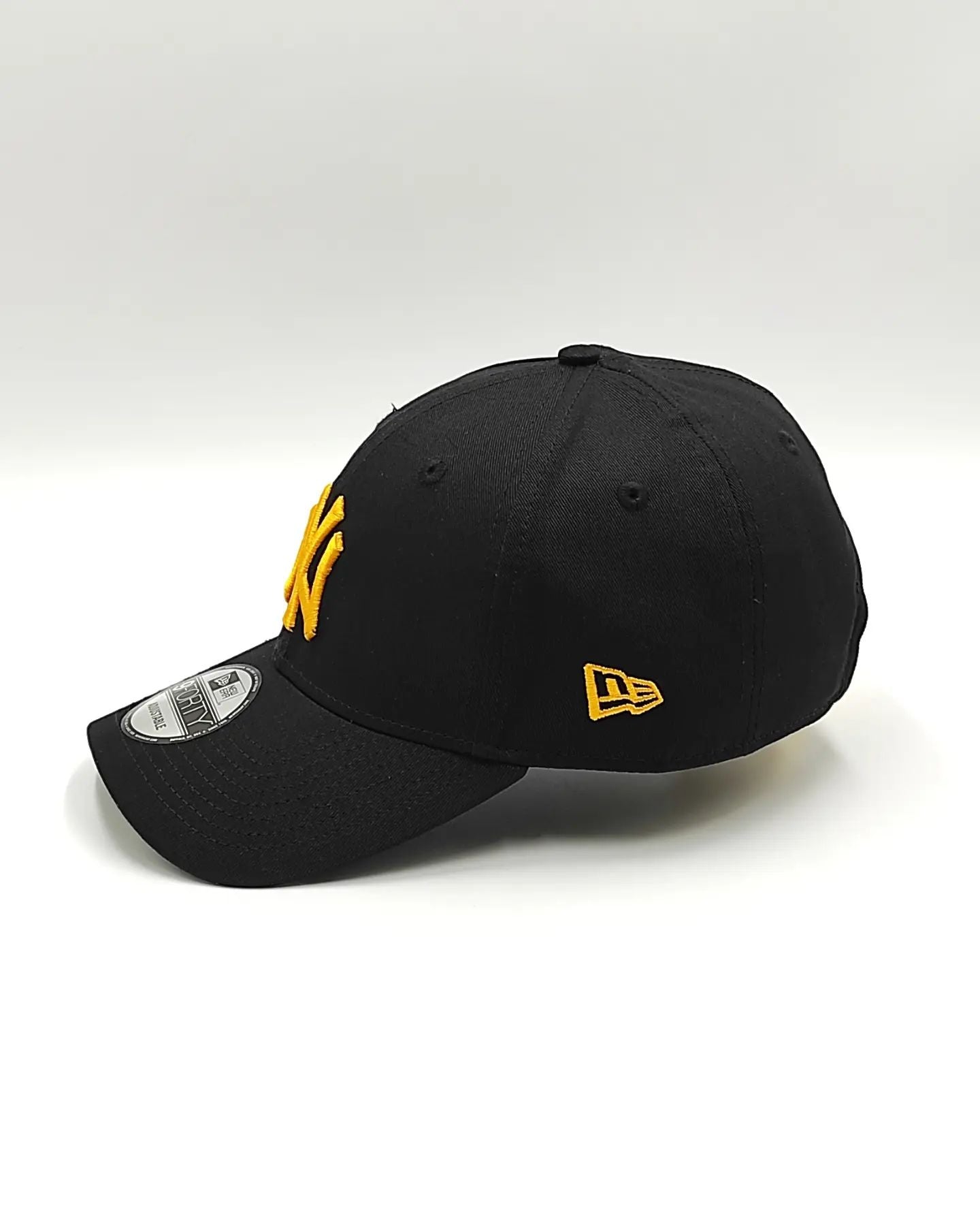 GORRA NEW ERA NY YANKEES 9FORTY NEGRO LOGO ORO
