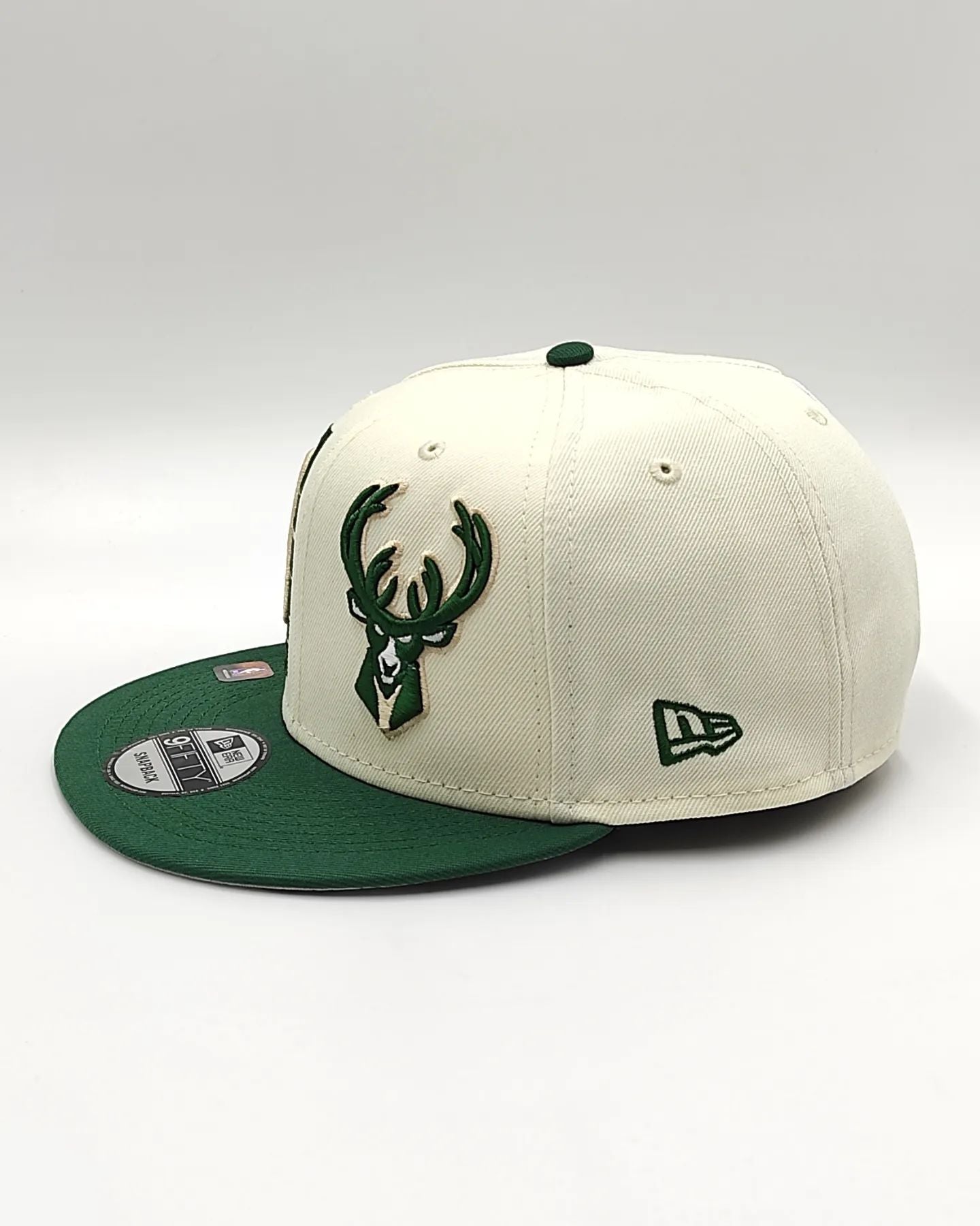 Milwaukee Bucks New Era 2022 NBA Draft 9FIFTY Adjustable Snapback Hat – Cream/Green