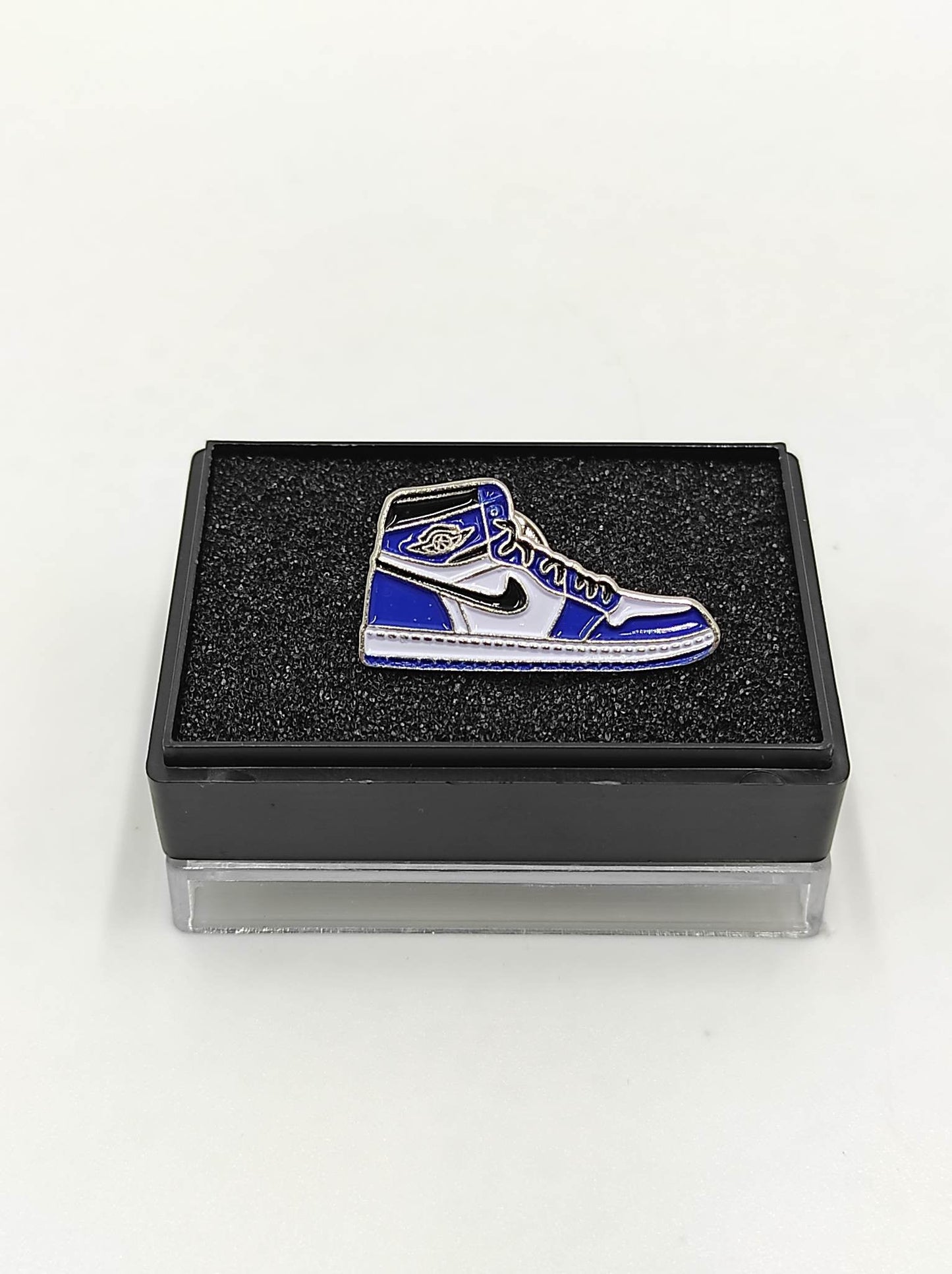 Pin metálico nike