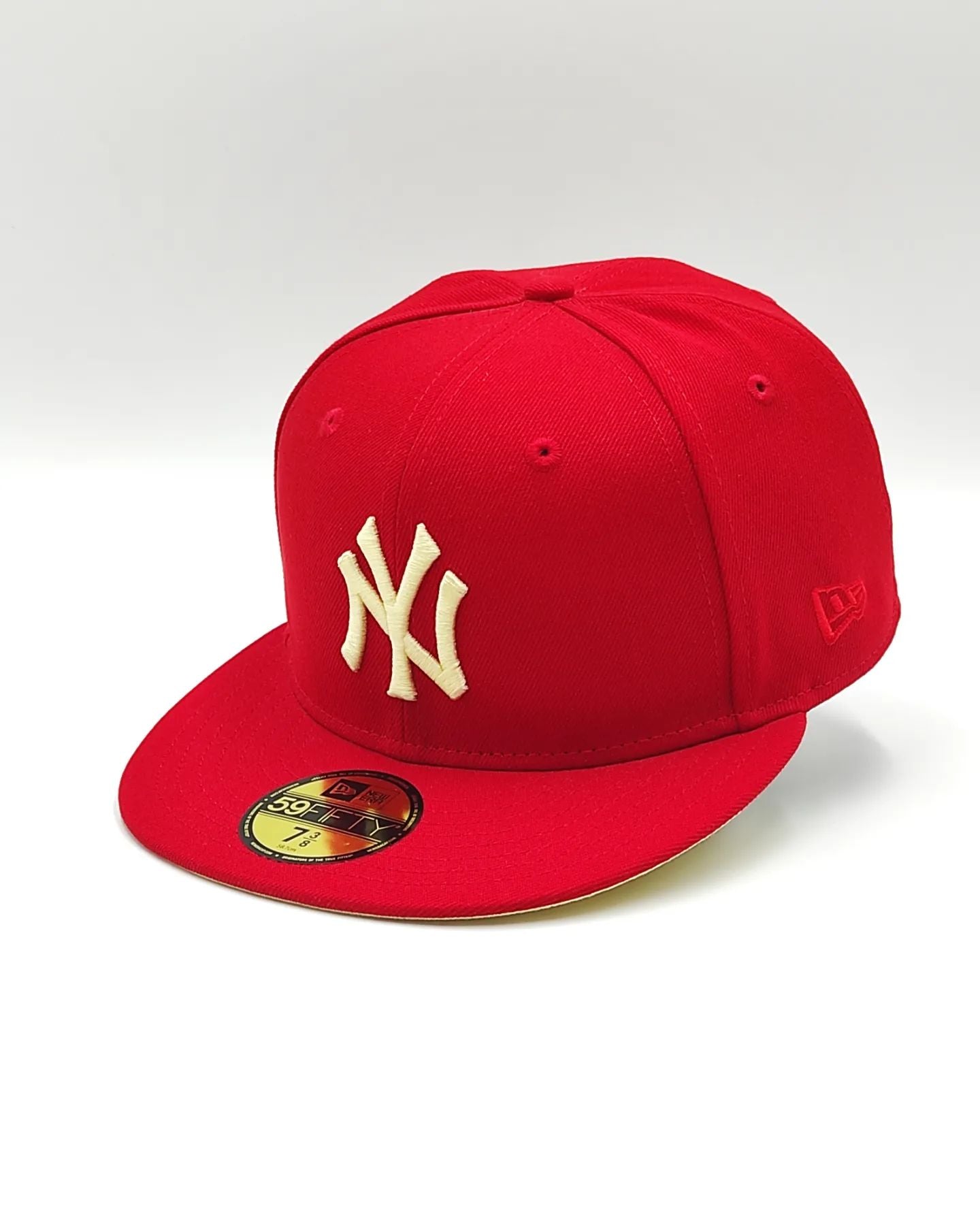 New Era 59Fifty gorra roja de los New York Yankees con el parche de la Serie Mundial de 1998 y la fruta del estado