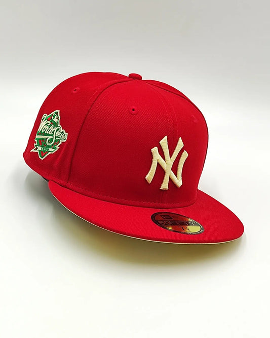 New Era 59Fifty gorra roja de los New York Yankees con el parche de la Serie Mundial de 1998 y la fruta del estado