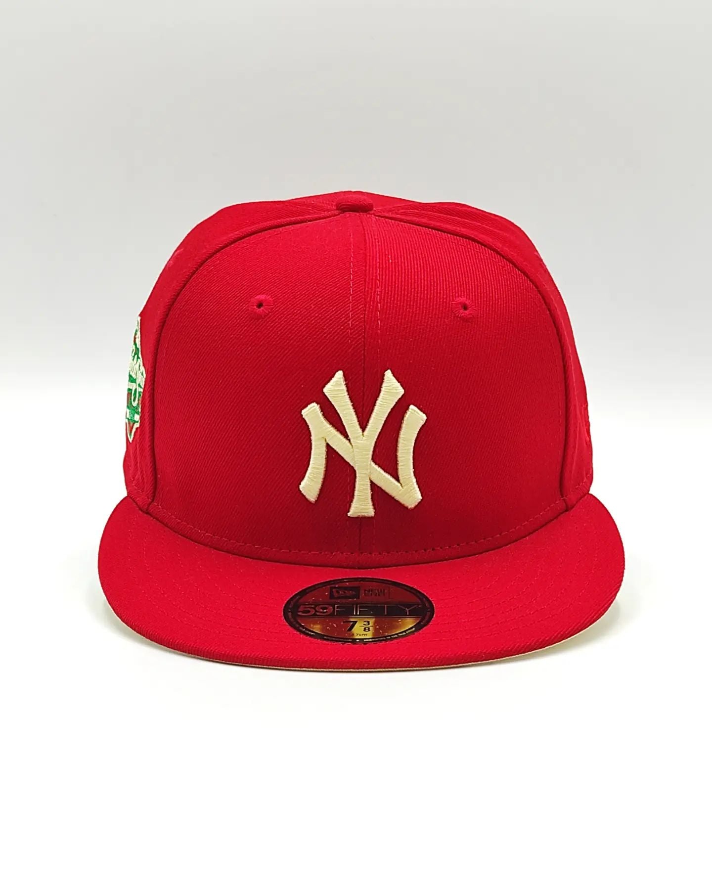 New Era 59Fifty gorra roja de los New York Yankees con el parche de la Serie Mundial de 1998 y la fruta del estado