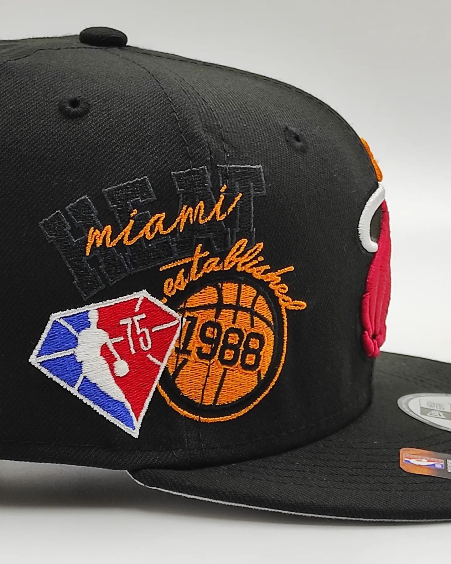 New Era Miami Heat colección Half off 950 gorra ajustable negra