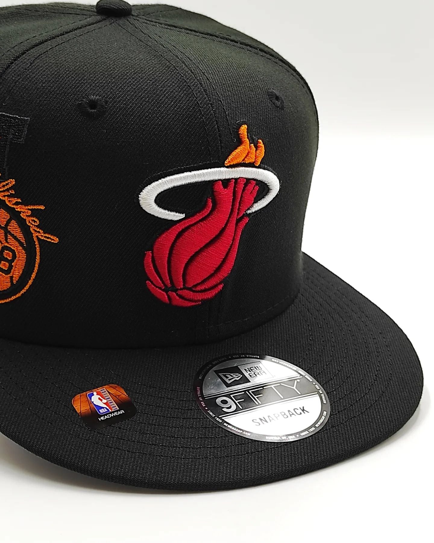 New Era Miami Heat colección Half off 950 gorra ajustable negra