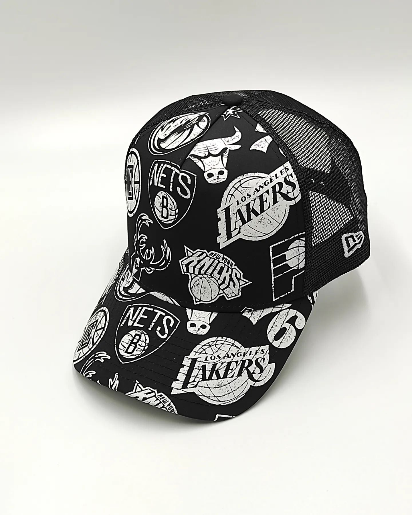 Gorra New Era NBA Trucker Negra edición ALL-OVER
