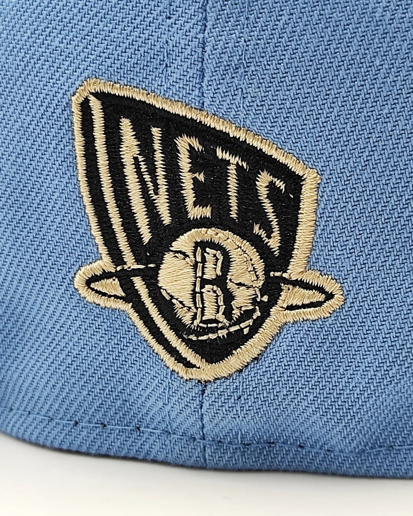 Gorra New Era 59Fifty Parks Smoldering Island Brooklyn Nets exclusiva - Azul Claro, Tan