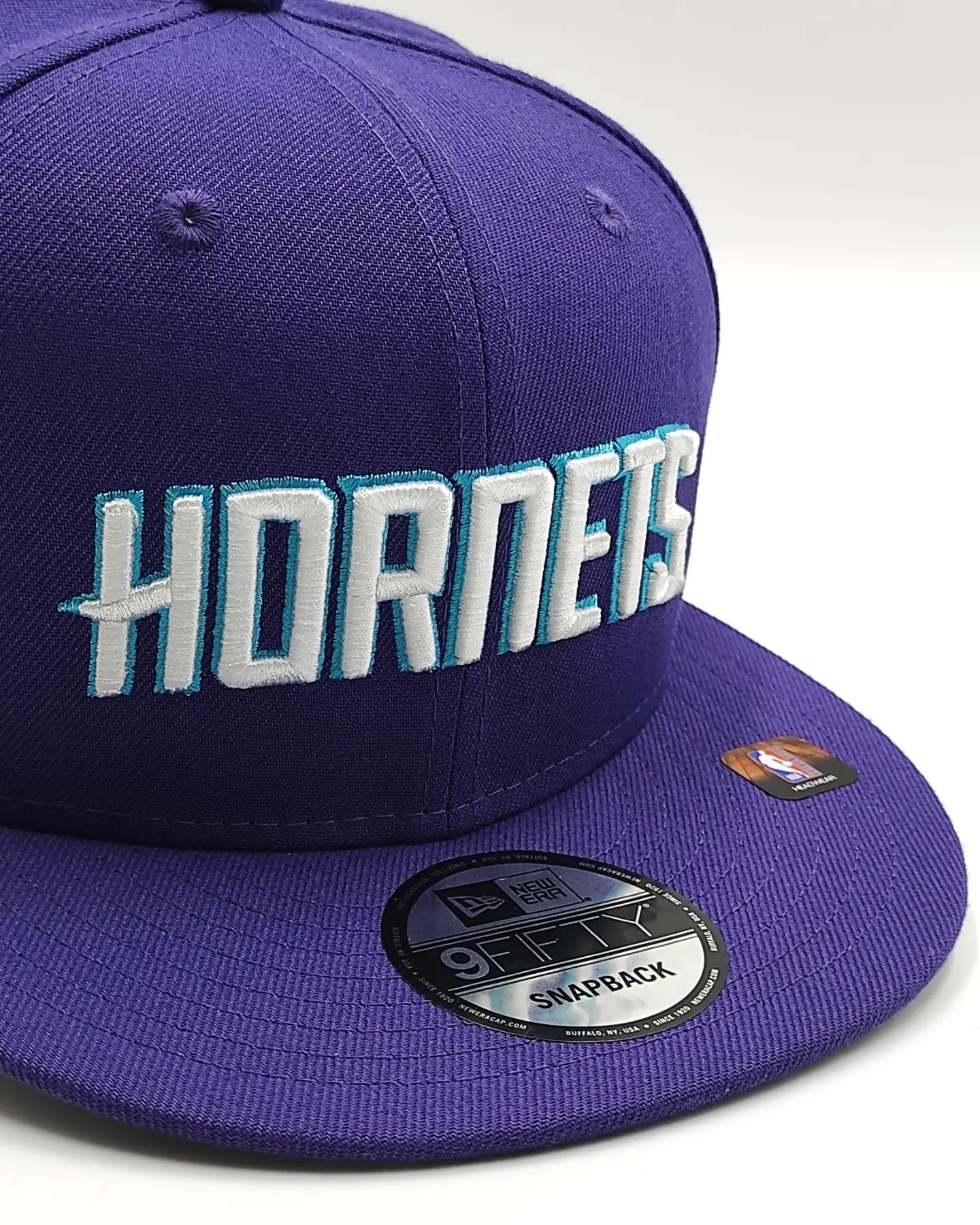 Gorra snapback 9Fifty New Era Charlotte Hornets Morada, colección jersey