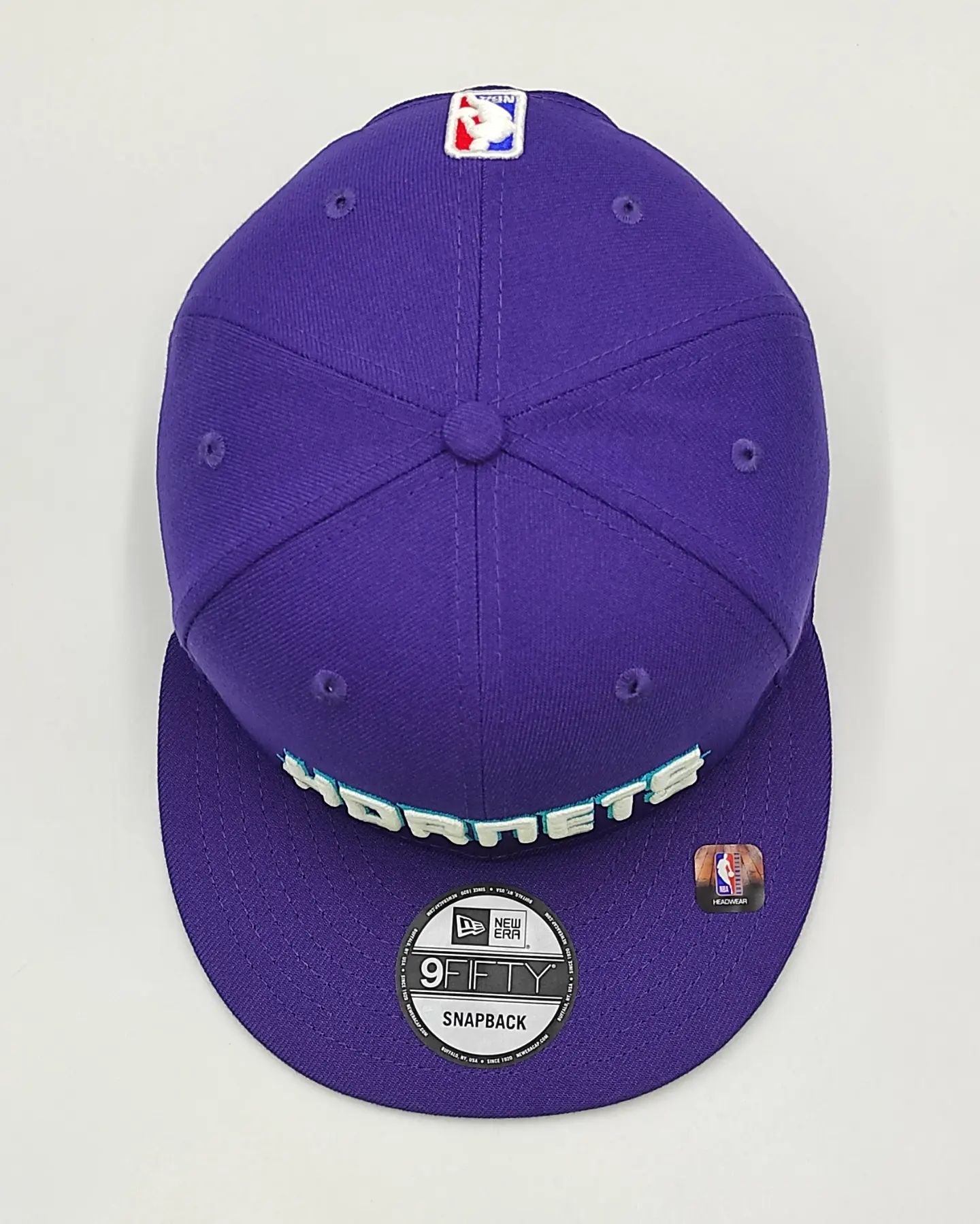 Gorra snapback 9Fifty New Era Charlotte Hornets Morada, colección jersey
