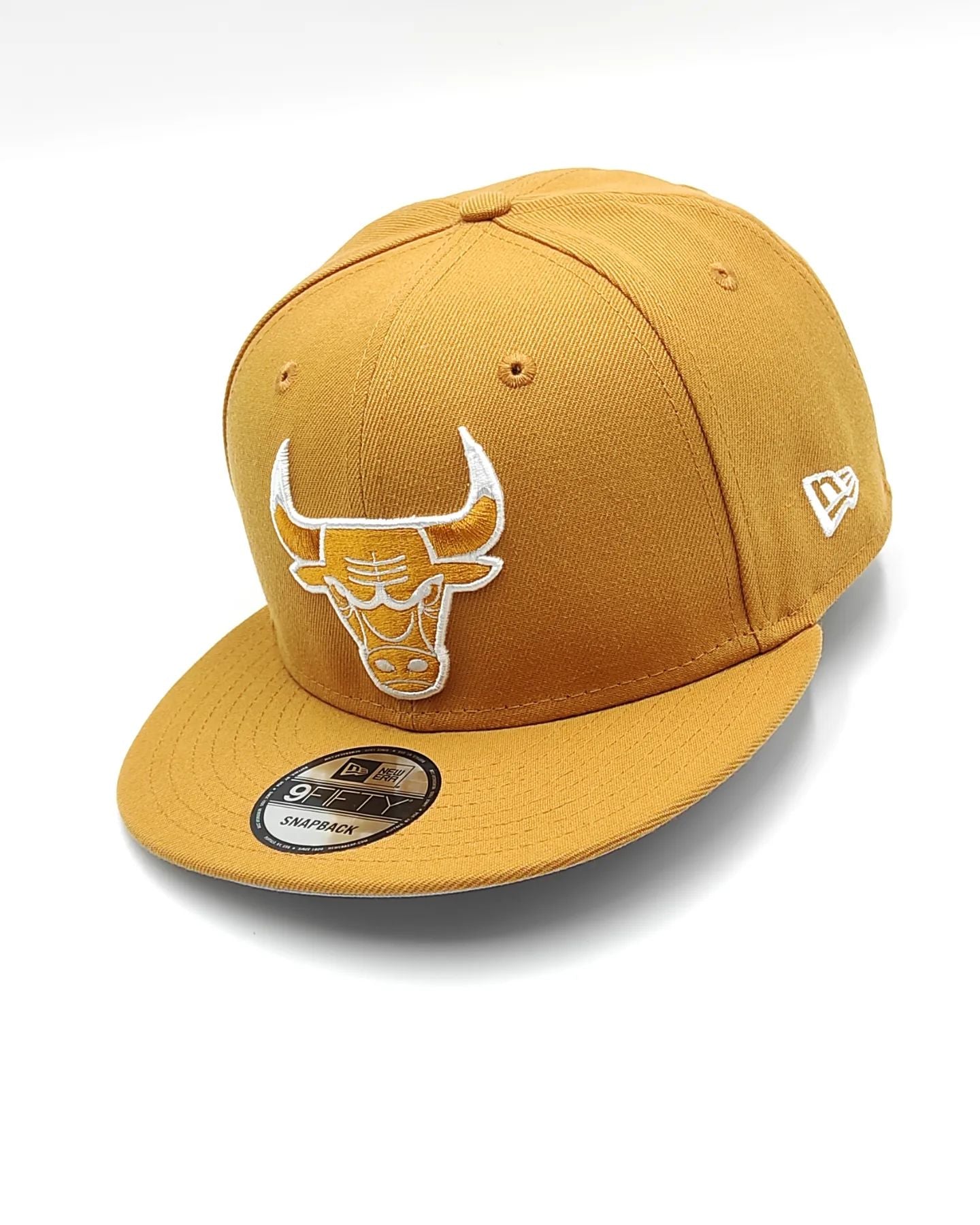Gorra New Era Chicago Bulls 950 NBA panamá color tostado