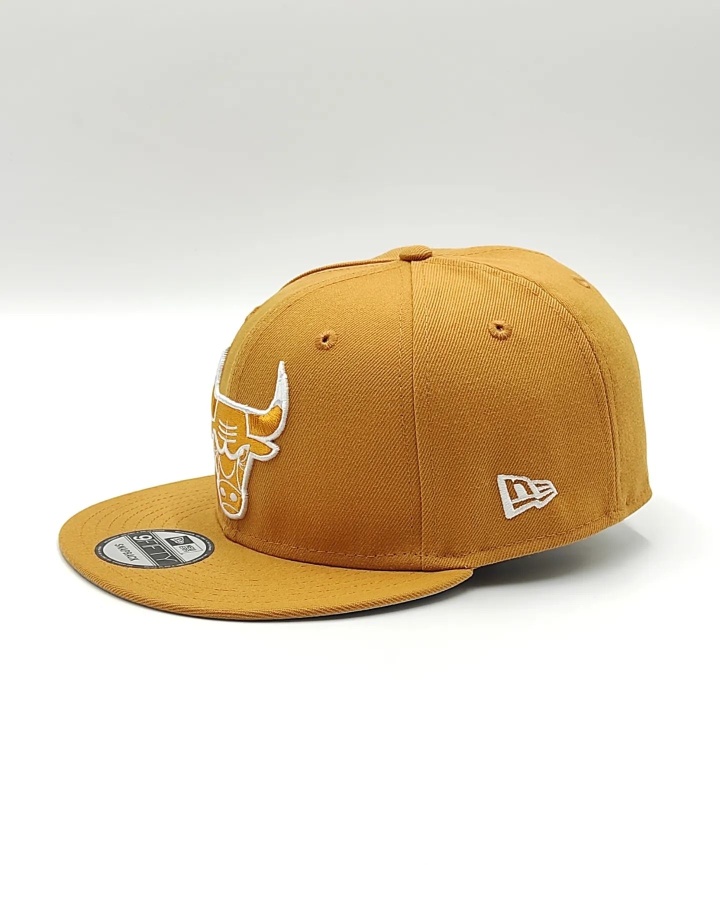 Gorra New Era Chicago Bulls 950 NBA panamá color tostado