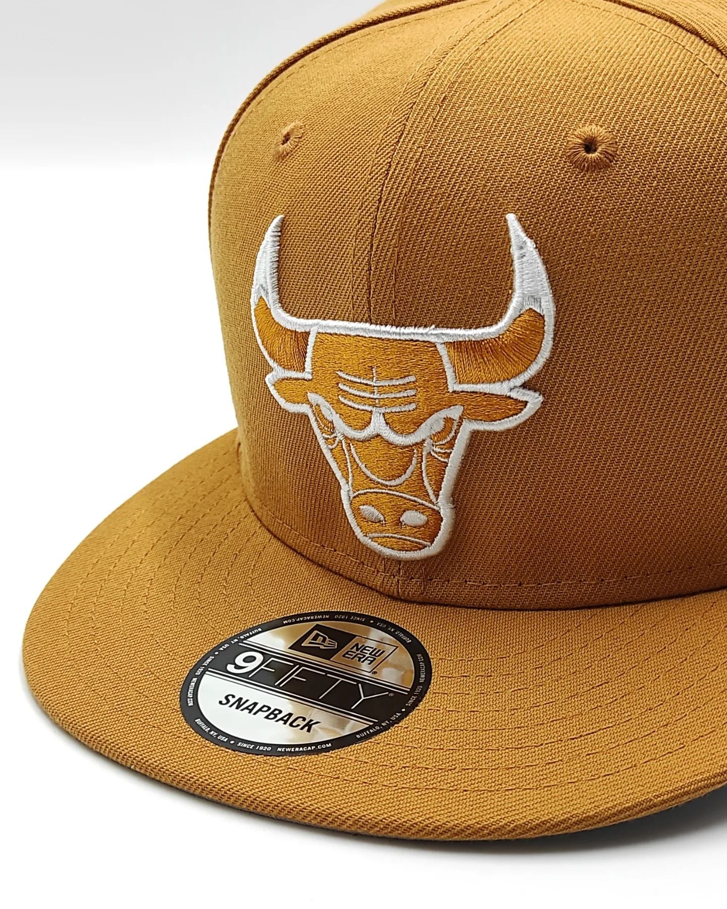 Gorra New Era Chicago Bulls 950 NBA panamá color tostado