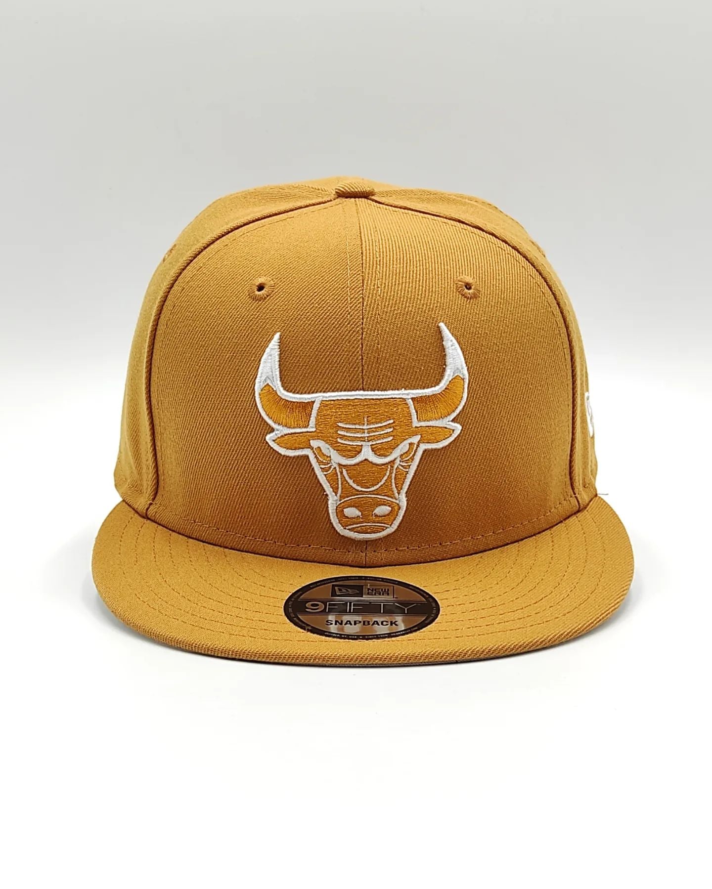 Gorra New Era Chicago Bulls 950 NBA panamá color tostado