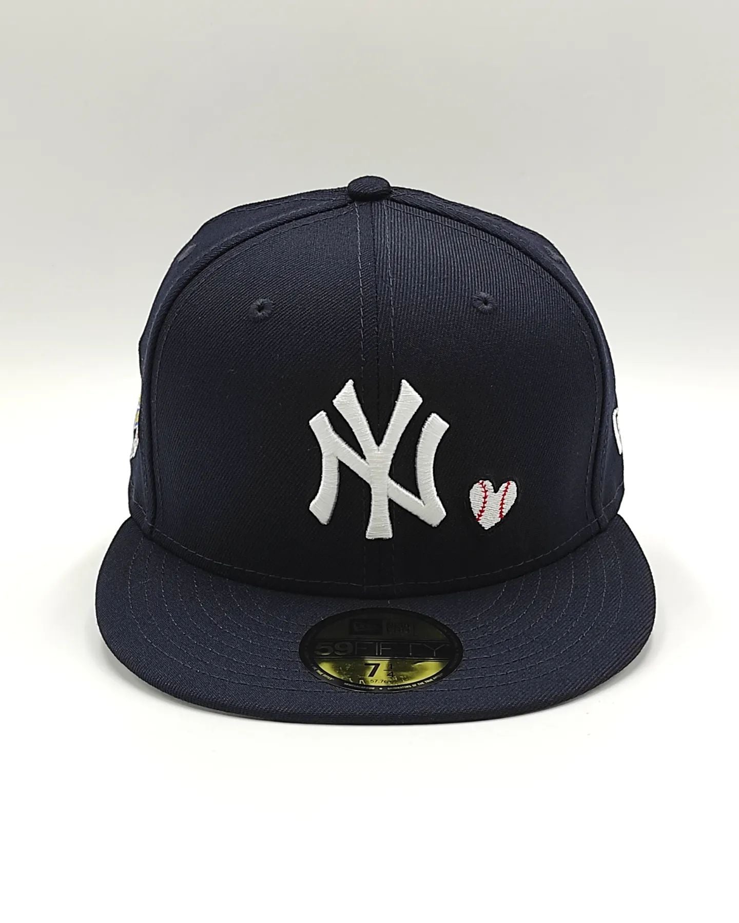 Gorra New Era Fitted 59Fifty MLB New York Yankees 1996 WORLD SERIES Exclusiva TEAM HEARTS - Azul marino