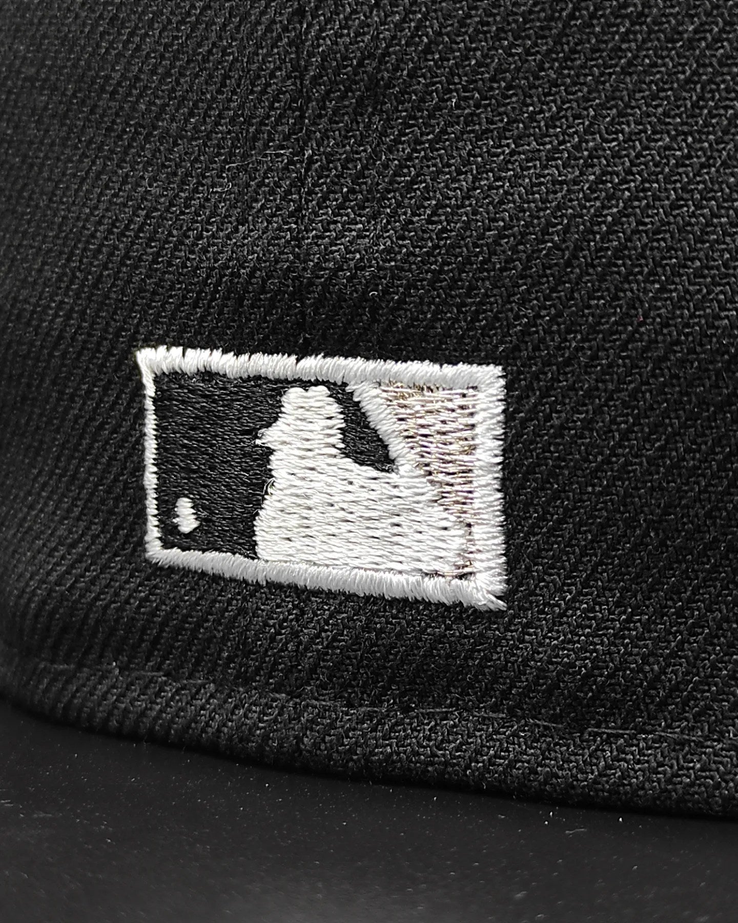 Gorra New Era 59Fifty Oakland Athletics Parche 50 Aniversario Alterna - Negro, Plata Metalizado
