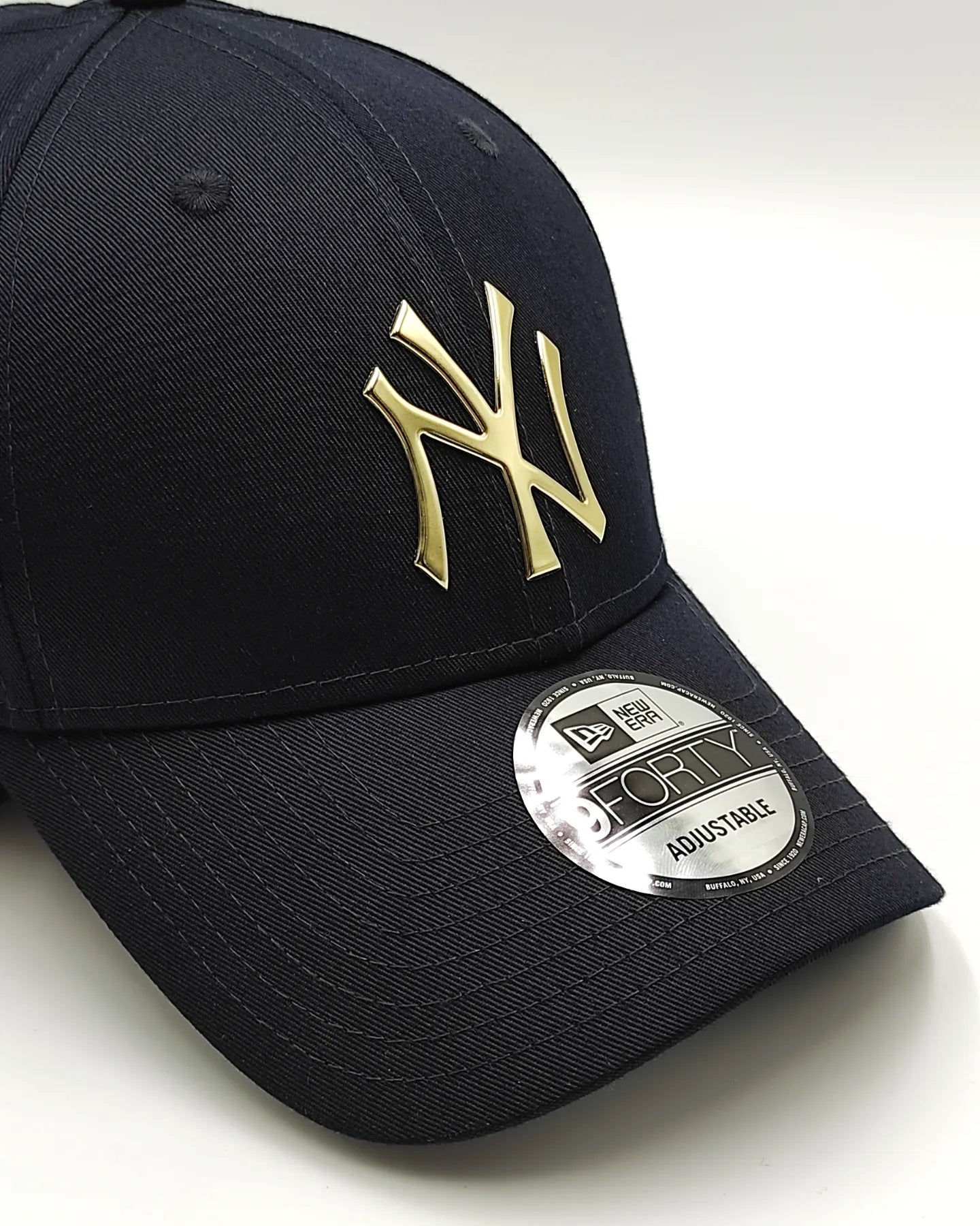 Gorra New Era New York Yankees 9forty con logo metalizado