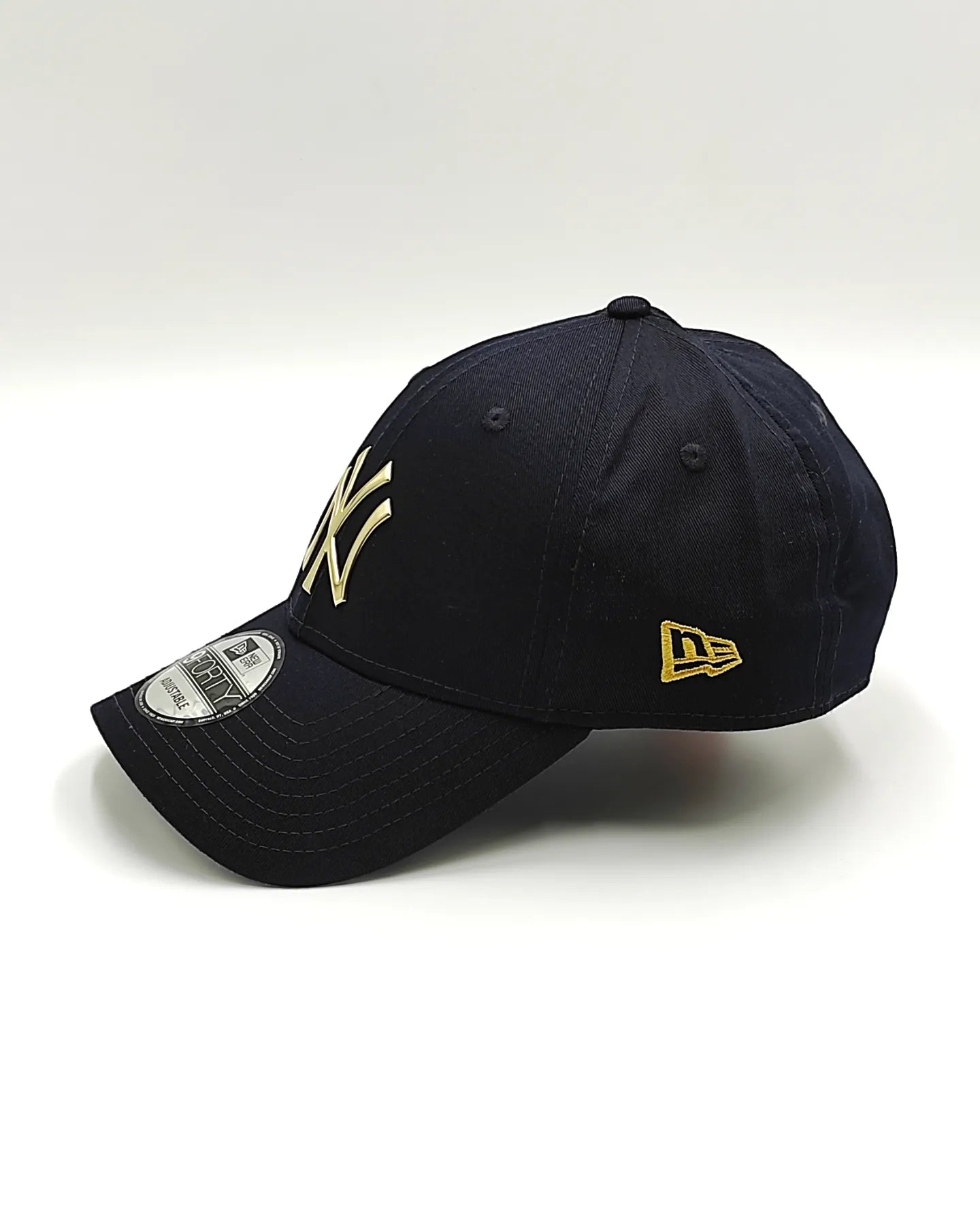 Gorra New Era New York Yankees 9forty con logo metalizado