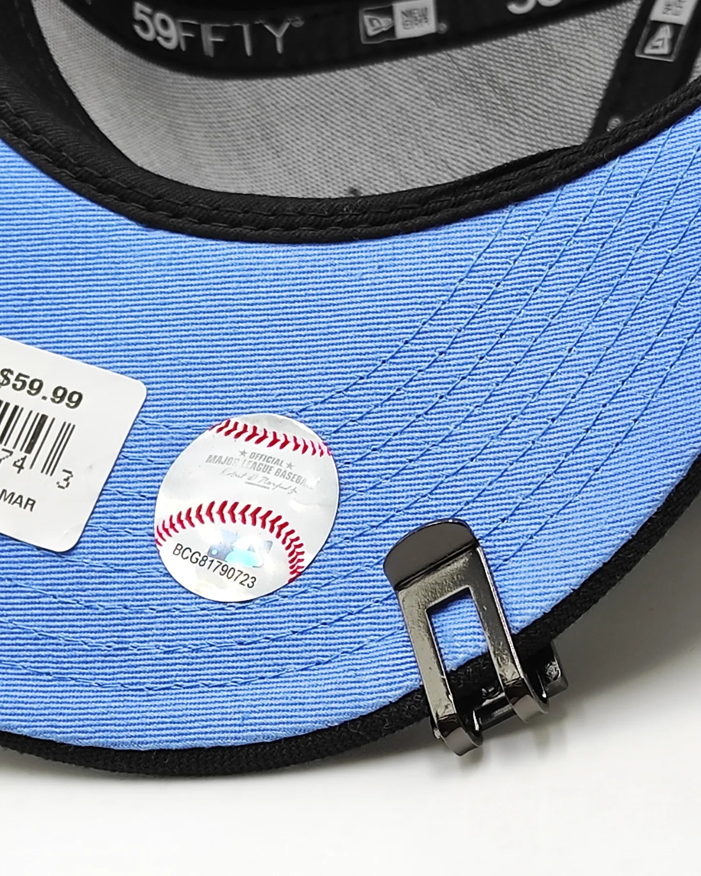 Pin lateral con destapador Hat Club