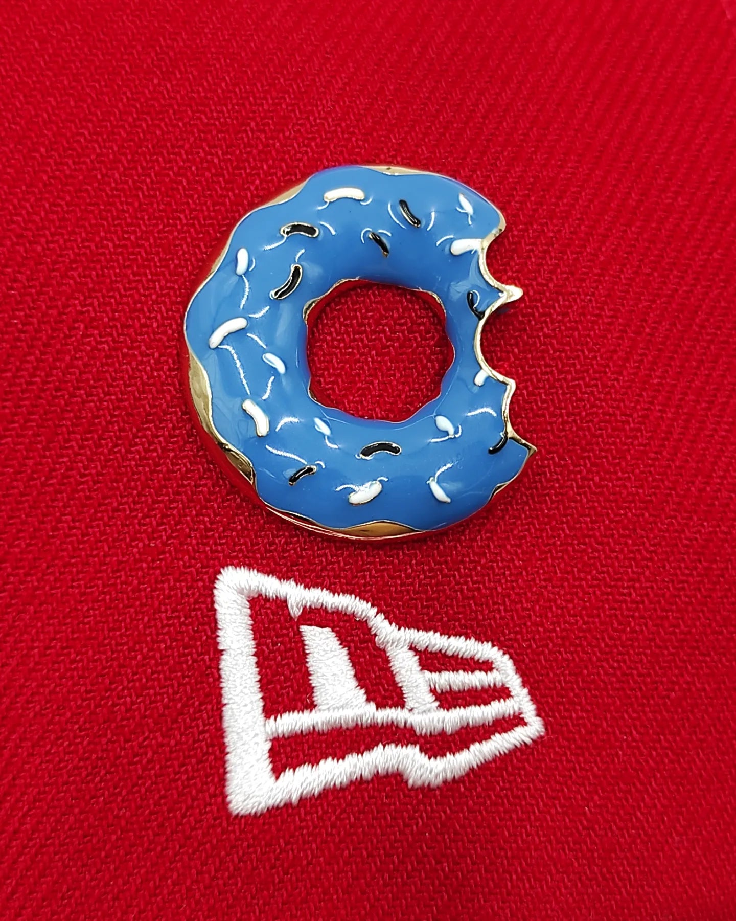 Pin metálico Donuts Hat Club