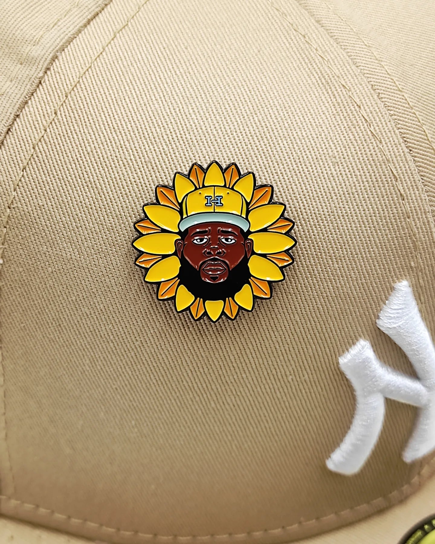 Pin metálico Colors Hat Club