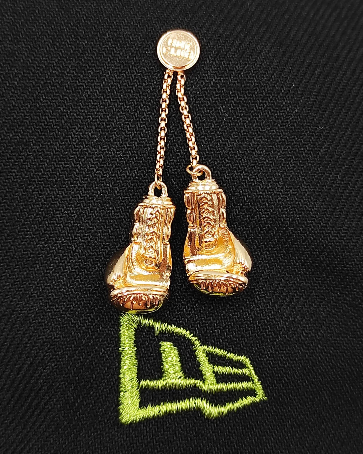 Pin metálico Boxing Hat Club