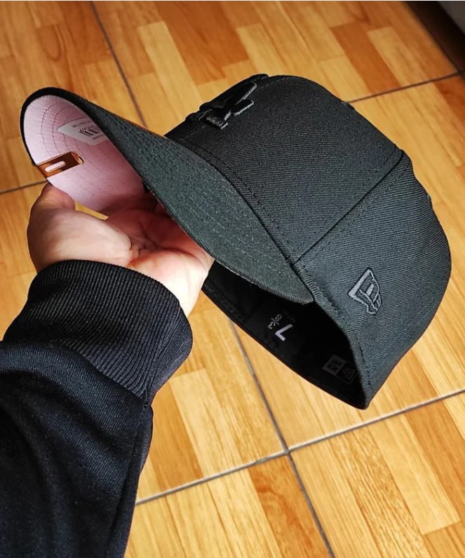Curva tu gorra