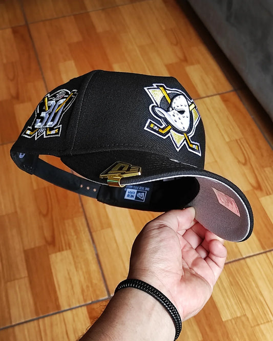 Gorra Anaheim Ducks 30th Anniversary Black Classic 9Forty A Frame Snapback de New Era