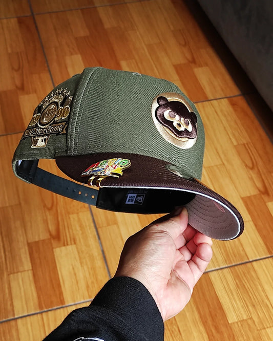 Gorra New Era 9Fifty snapback Olive Green Chicago Cubs con visera marrón, parte inferior gris nieve y parche lateral del All Star Game de 1990