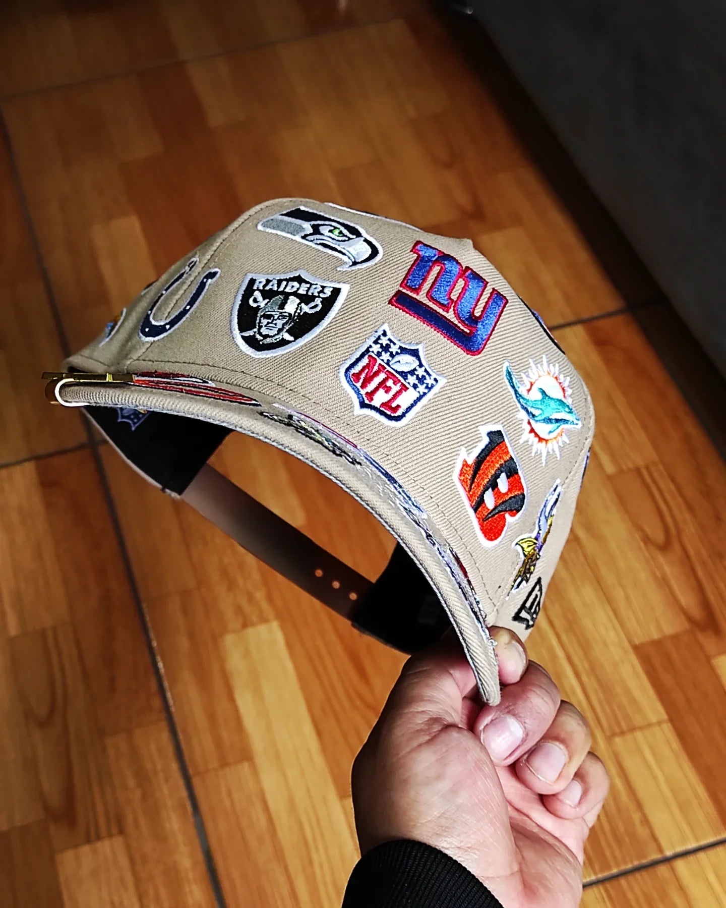 Gorra New Era NFL "All Over" edición Camel 9FORTY A-Frame con broche trasero