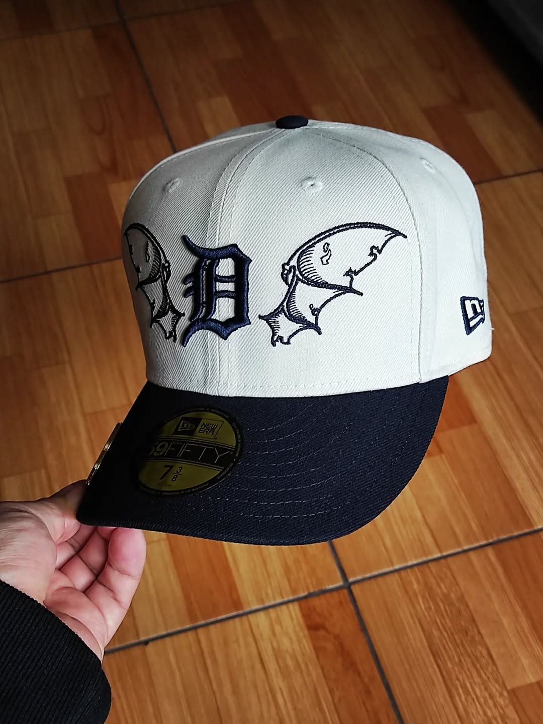 Gorra Detroit Tigers MLB Team Wings 59FIFTY Ajustada Beige Claro