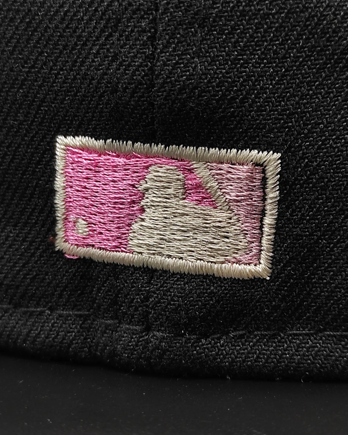 New Era 59fifty cookies and cream Seattle Mariners 30th Aniversario patch hat - black/pink