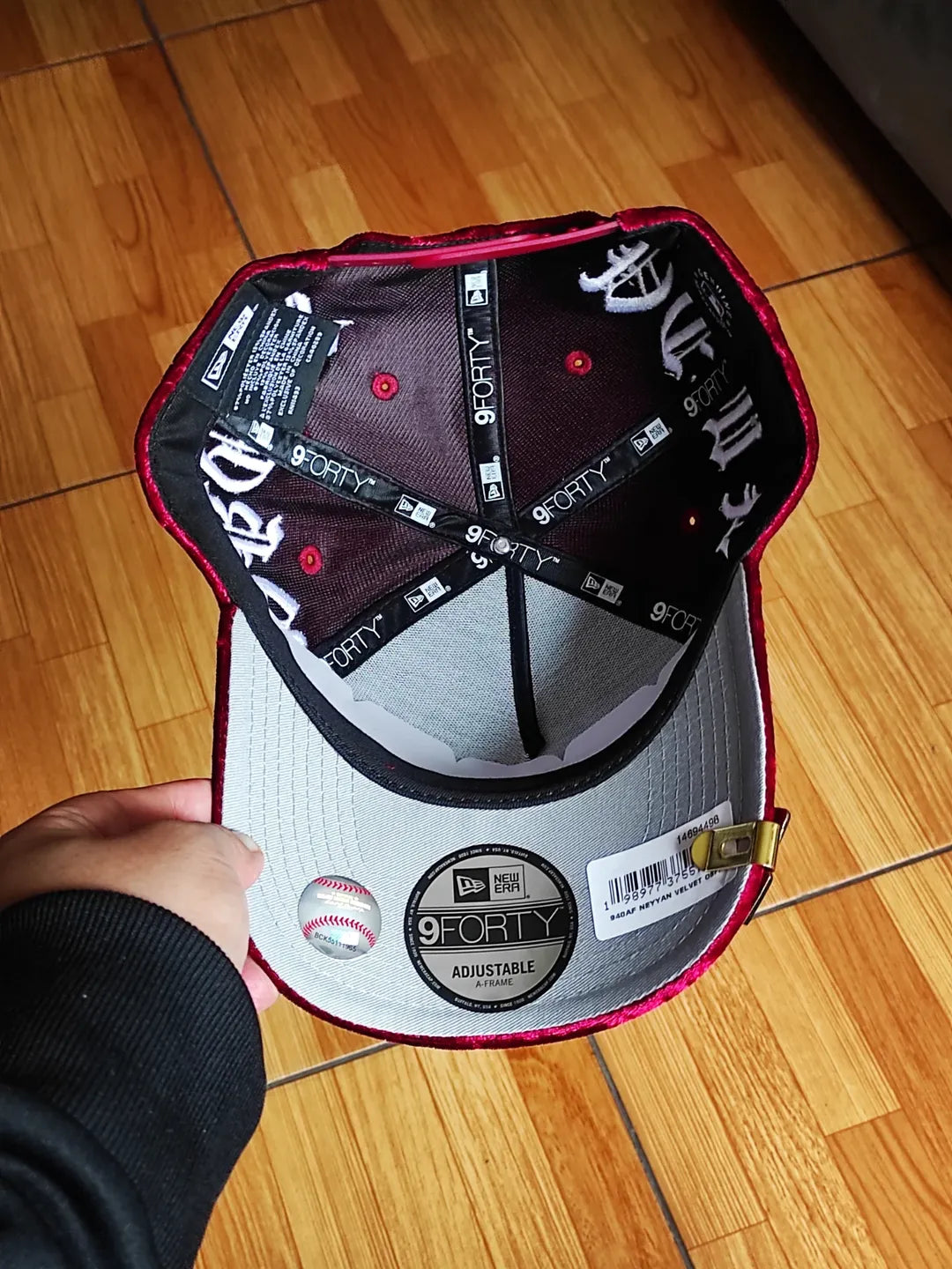 Gorra con cierre trasero de la marca New Era New York Yankees "Velvet" 9FORTY A-Frame