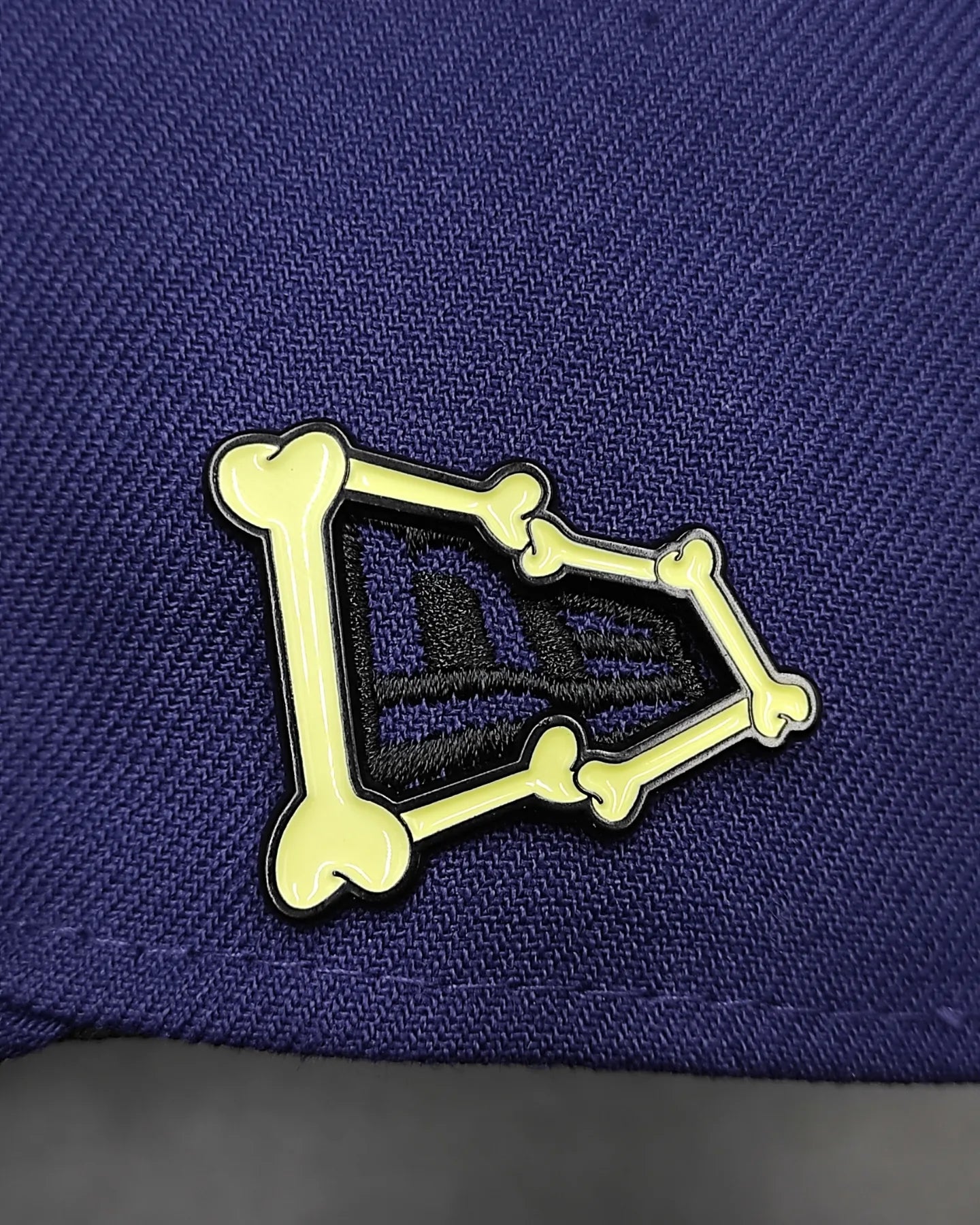 Pin Metálico Calavera Bandera New Era