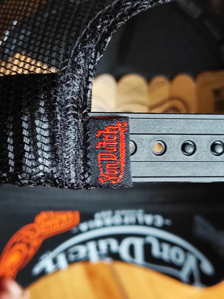Gorra Von Dutch trucker multilogo edición negra